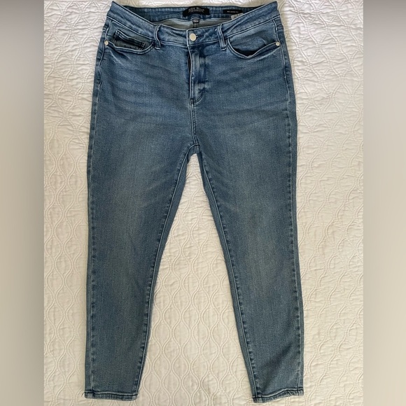 JUDY BLUE- relaxed fit jeans - Picture 2 of 4